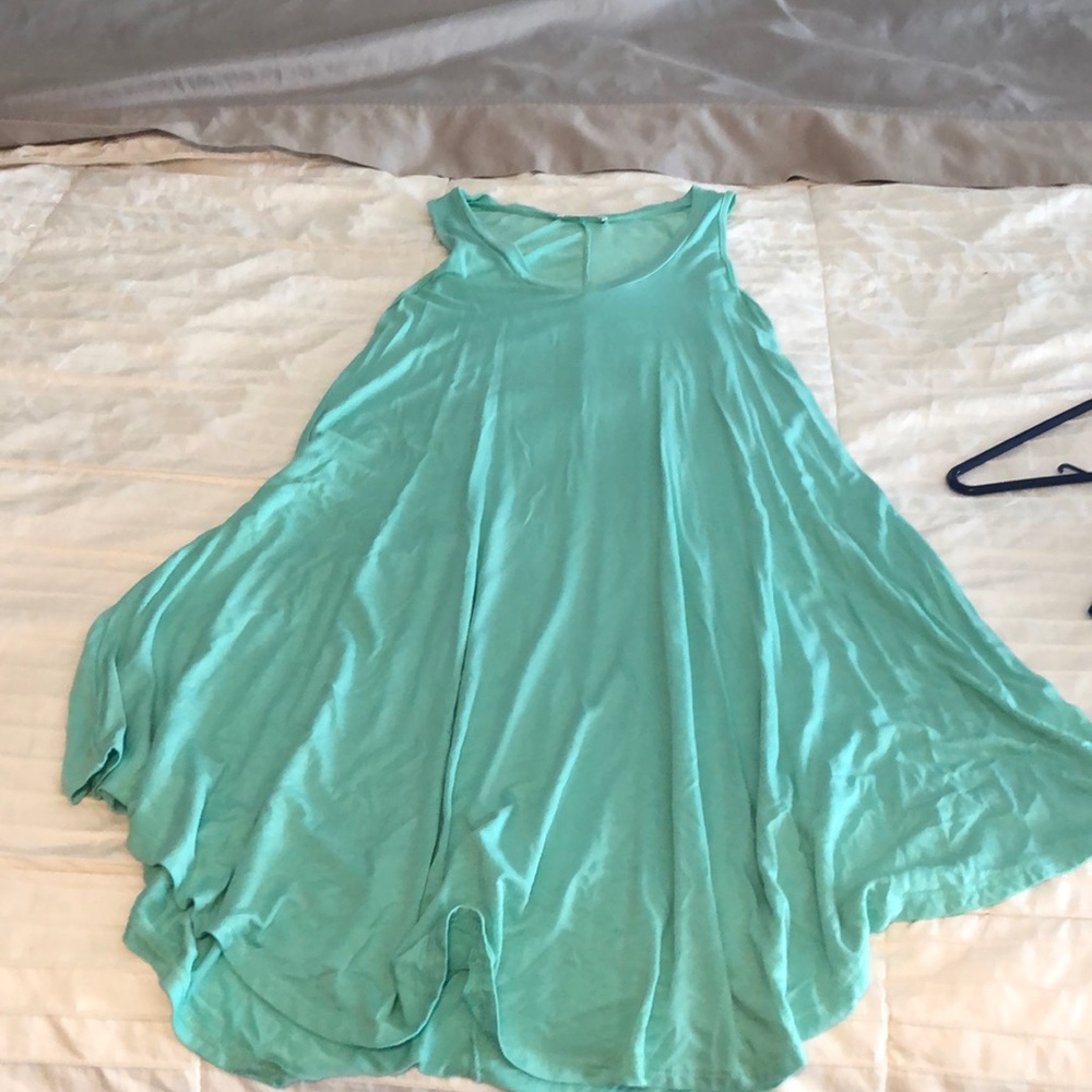 Vneck sleeveless dress